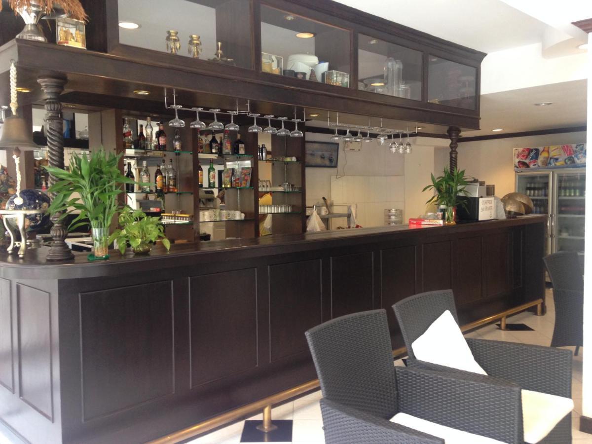 Lotus House Hotel Pantai Jomtien Bagian luar foto