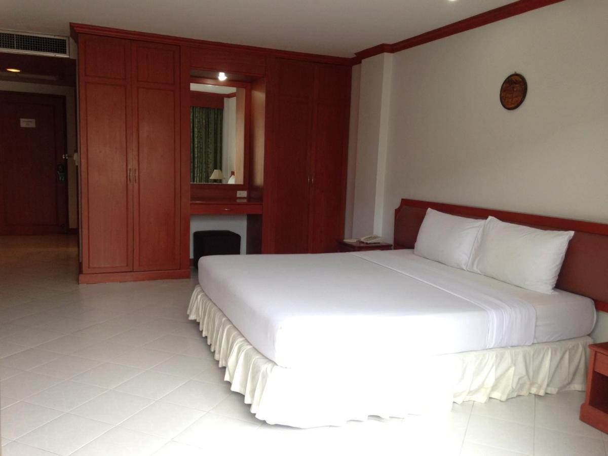 Lotus House Hotel Pantai Jomtien Bagian luar foto